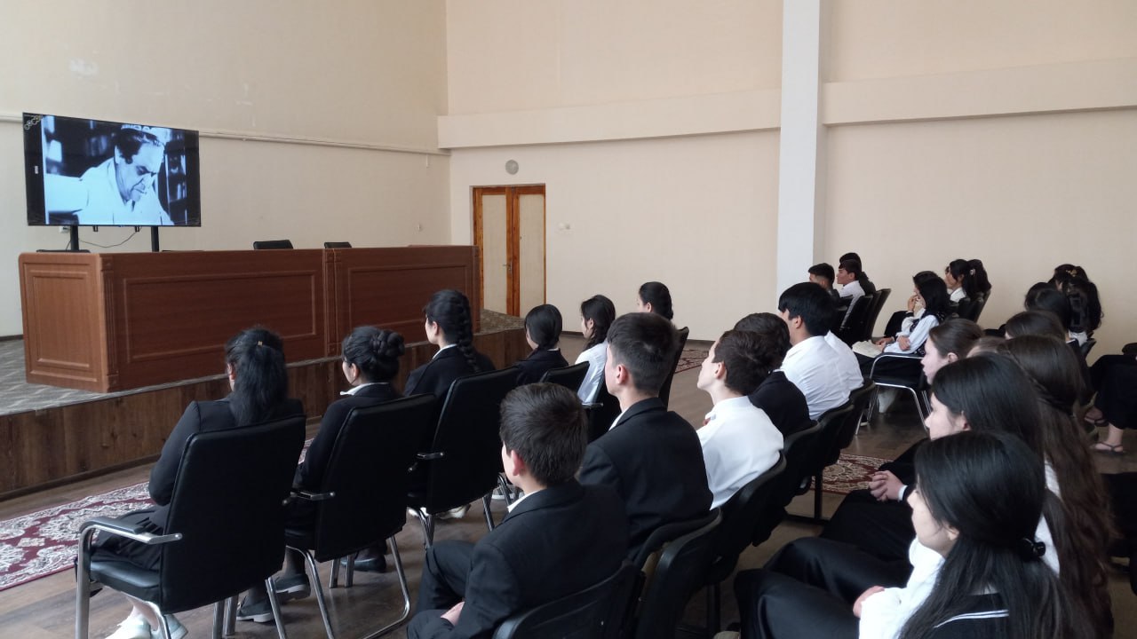 TATU Samarqand filiali akademik liseyi faollar zalida oʻzbek adabiyotining buyuk siymolaridan biri Oybek  haqidagi film namoyish qilindi.