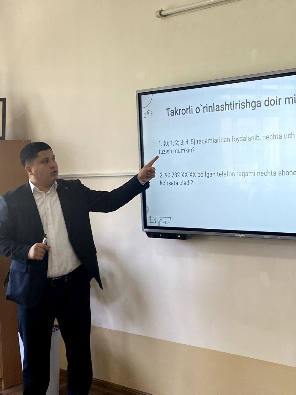 Muhammad al-Xorazmiy nomidagi Toshkent axborot texnologiyalari universiteti Samarqand filiali akademik litseyining matematika fani o'qituvchisi  Sultanov Asqarbek Baxtiyor o‘g‘lining 207-guruhda "Alg…