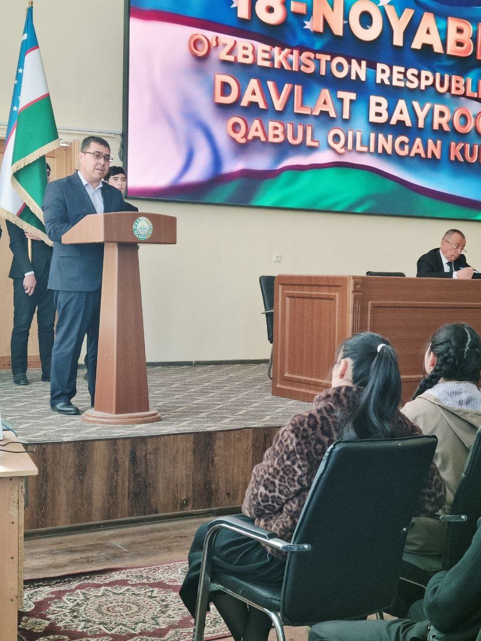 18 noyabr kuni Muhammad al-Xorazmiy nomidagi Toshkent axborot texnologiyalari universiteti Samarqand filiali akademik litseyida Oʻzbekiston Respublikasi Davlat bayrogʻi qabul qilingan kunga 34 yil to…