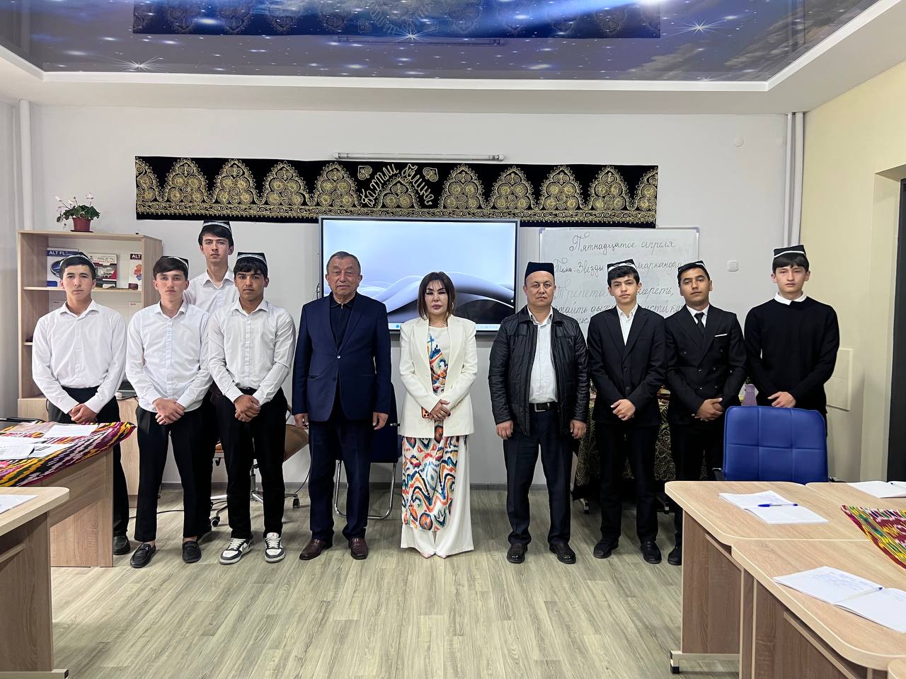 🏛 Muhammad al-Xorazmiy nomidagi TATU Samarqand filiali akademik litseyi rus tili va adabiyot fani oʻqituvchisi Urunova Laylo Xazratkulovnaning rus tili fanidan Sergey Borodinning "Zvyozdi nad Samarka…