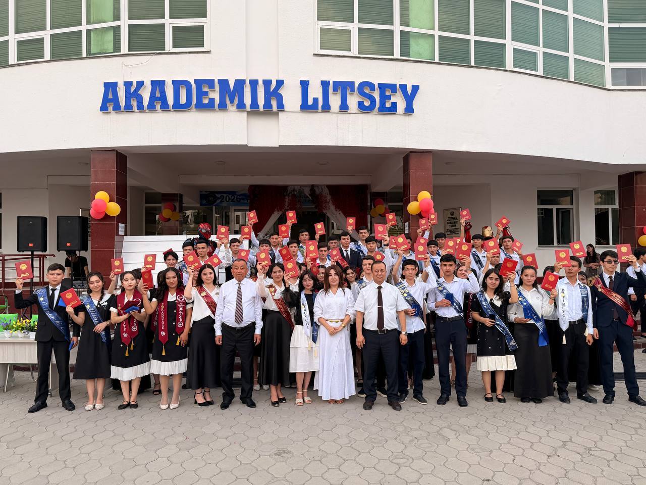 👍TATU Samarqand filiali Akademik litseyda tantanali "Diplom topshirish marosimi"! ya’ni bitiruvchilarga diplom va medallarni tantanali topshirish marosimi bo‘lib o‘tdi. Quvonchli va hayajonli lahzala…