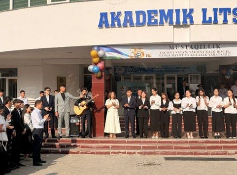Sharof Rashidov nomidagi Samarqand davlat universiteti 2-son akademik litseyida «Yagona Vatan, yagona xalq bo‘lib, yangi hayot va kelajak yaratamiz!» shiori ostida Oʼzbekiston Respublikasi Mustaqilli…