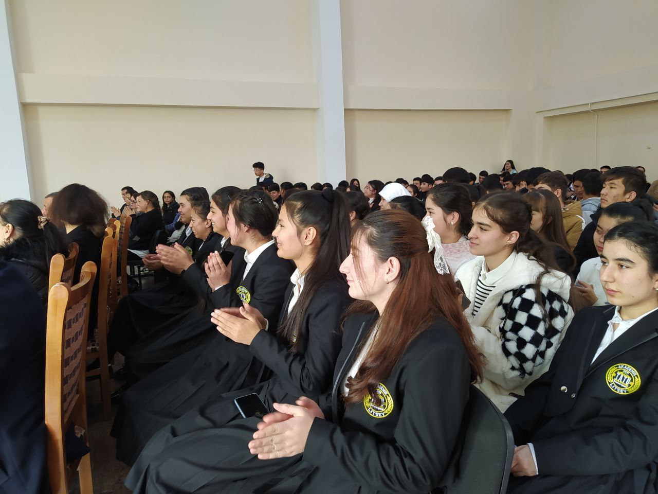 Muhammad al-Xorazmiy nomidagi Toshkent axborot texnologiyalari universiteti Samarqand filiali akademik litseyida O'zbekiston Respublikasi Konstitutsiyasi qabul qilinganganligining 31 yilligiga bag'sh…