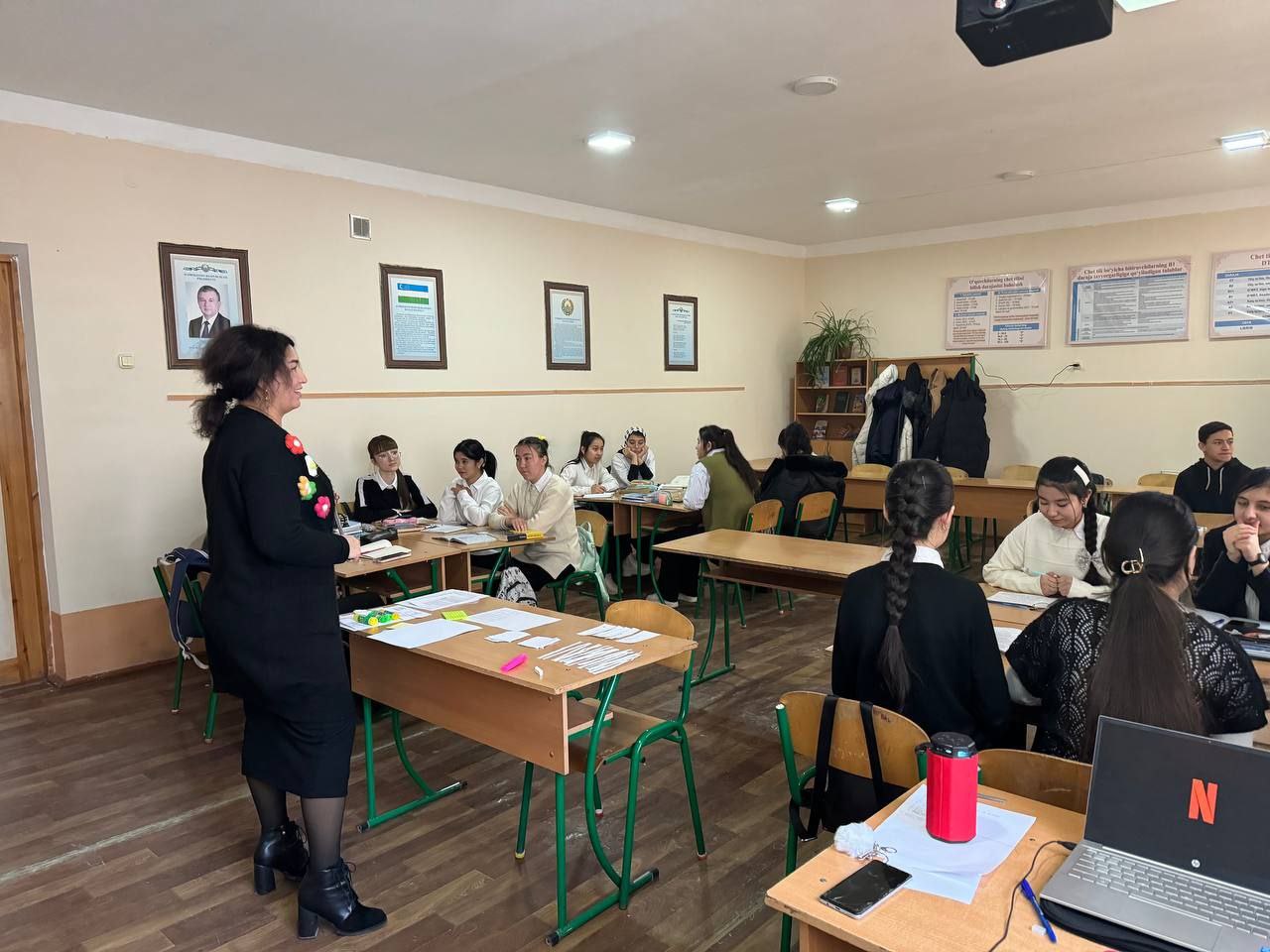 Muhammad al-Xorazmiy nomidagi Toshkent axborot texnologiyalari universiteti Samarqand filiali akademik litseyida 210-guruh o'quvchilariga ingliz tilidan gapirish va insholar yozish ko'nikmalarini riv…