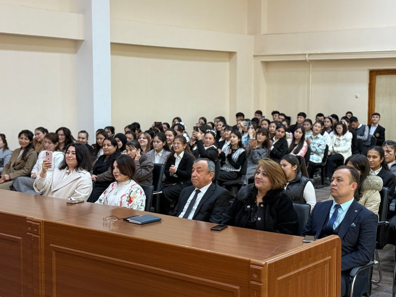 Muhammad al-Xorazmiy nomidagi Toshkent axborot texnologiyalari universiteti Samarqand filiali akademik liseyida 8 mart—Xalqaro xotin-qizlar kuniga bagʻishlangan “Muqaddas ayol” deb nomlangan tadbir o…