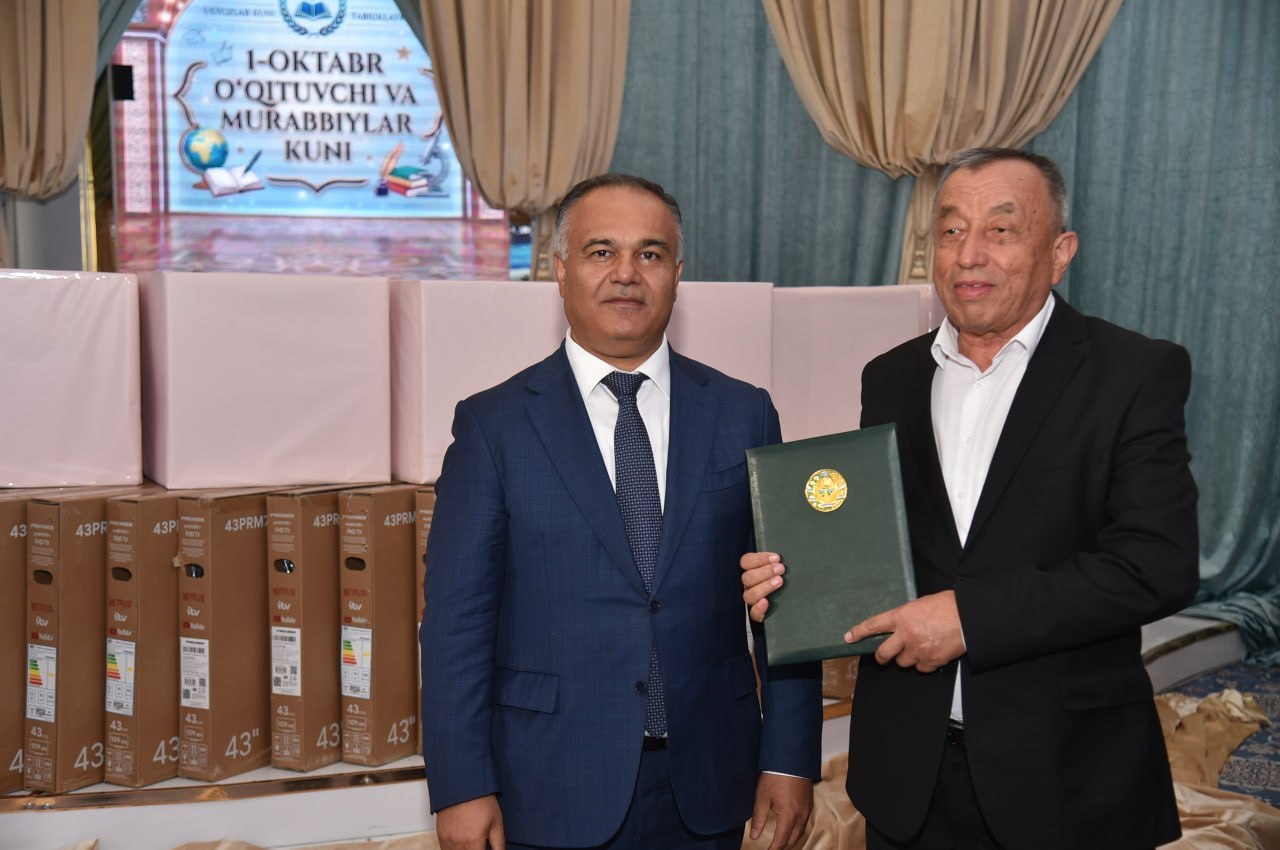 Аkademik litseyning yoshlar bilan ishlash boʼyicha direktor oʼrinbosari Аhmedov Аmrillo Norimovich "Oʼqituvchilar va murabbiylar kuni" bayrami munosabati bilan Samarqand viloyat hokimining "Tashakkur…