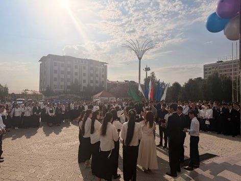Sharof Rashidov nomidagi Samarqand davlat universiteti 2-son akademik litseyida «Yagona Vatan, yagona xalq bo‘lib, yangi hayot va kelajak yaratamiz!» shiori ostida Oʼzbekiston Respublikasi Mustaqilli…