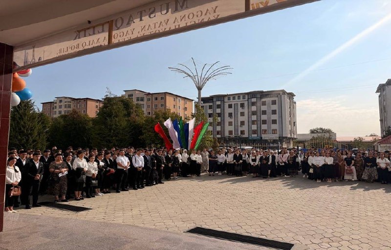 Sharof Rashidov nomidagi Samarqand davlat universiteti 2-son akademik litseyida «Yagona Vatan, yagona xalq bo‘lib, yangi hayot va kelajak yaratamiz!» shiori ostida Oʼzbekiston Respublikasi Mustaqilli…