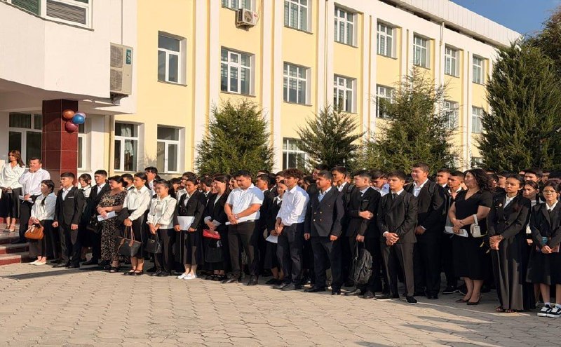 Sharof Rashidov nomidagi Samarqand davlat universiteti 2-son akademik litseyida «Yagona Vatan, yagona xalq bo‘lib, yangi hayot va kelajak yaratamiz!» shiori ostida Oʼzbekiston Respublikasi Mustaqilli…